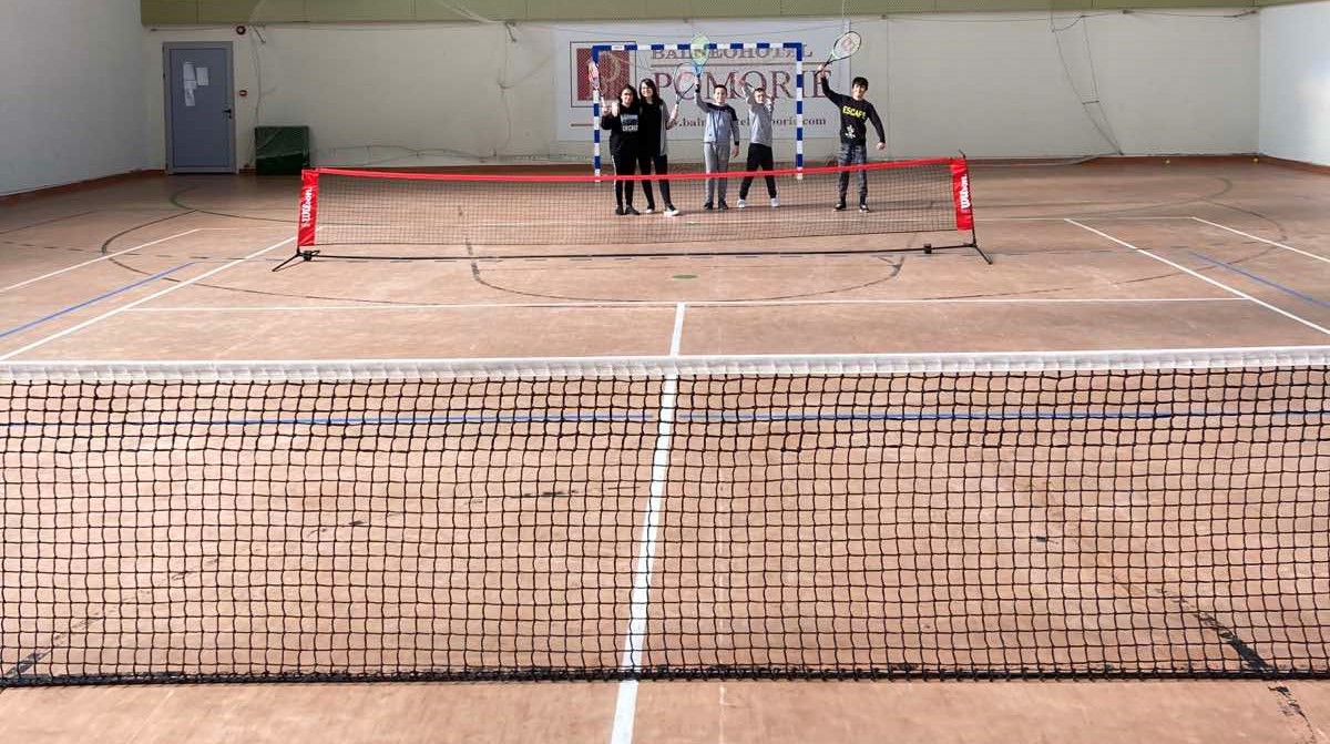 Тенис на  корт в  Поморие . Тренировки с лицензиран треньор.